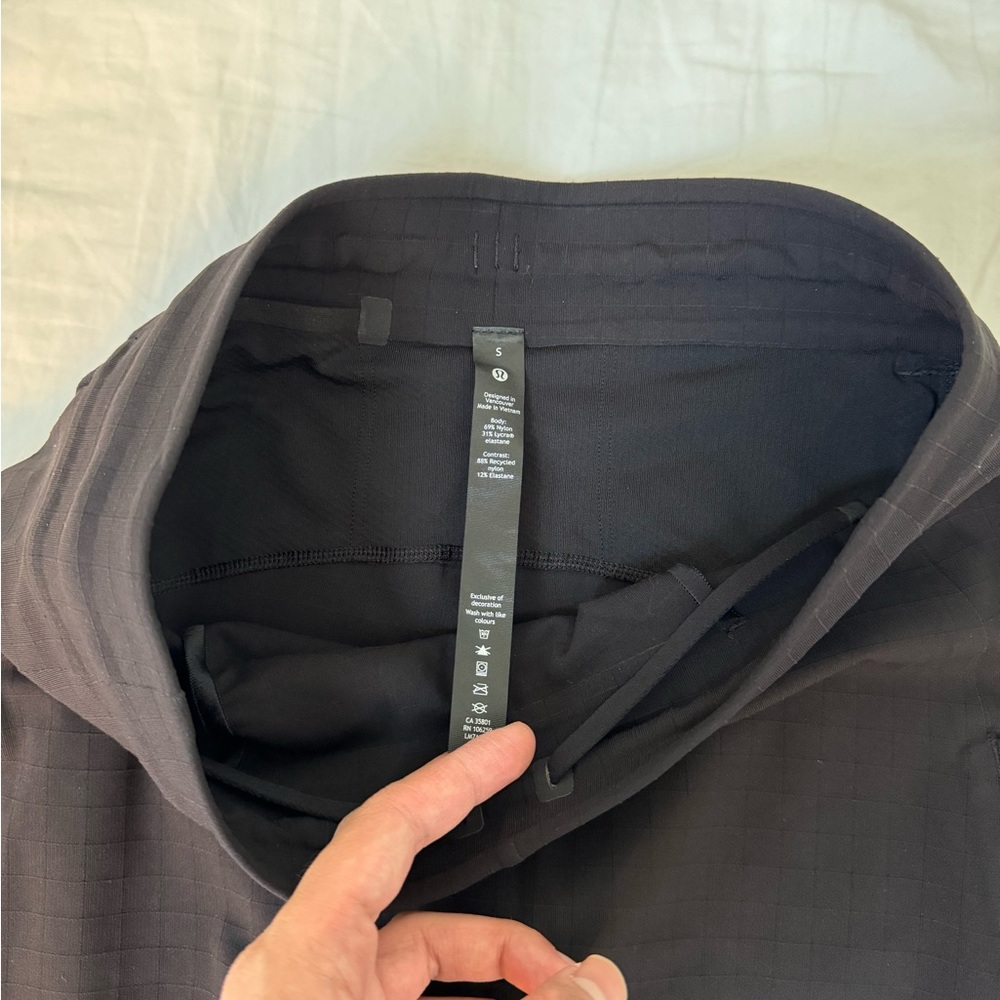 Lululemon tights (not sure which one)